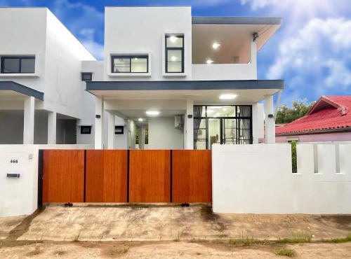 Ubon Hide Away - Brand New Private Villa - Walk to Lake - Pet Friendly in Ban Huai Wang Nong