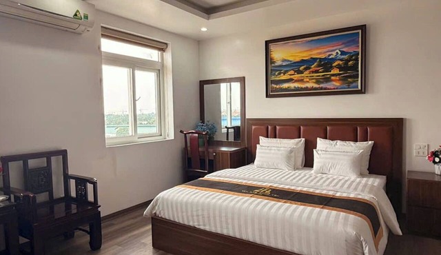 Văn Lâm Hotel
