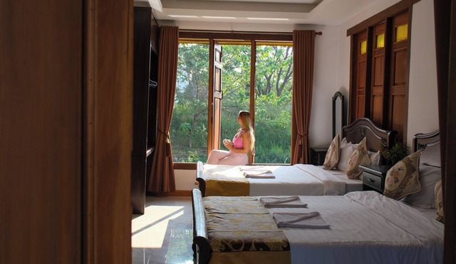 Vang Vieng Romantic Mountain View Resort