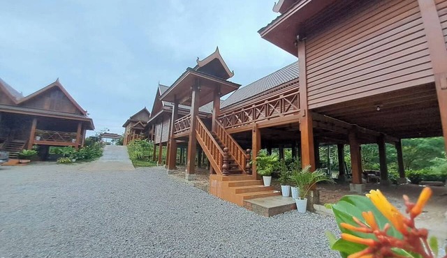 Vangnamthip Meung Feung Hotel