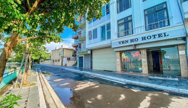 Ven Hồ Hotel in Hanoi