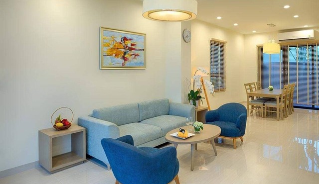Villa 102 Royal Lotus cách bãi biển 5 phút