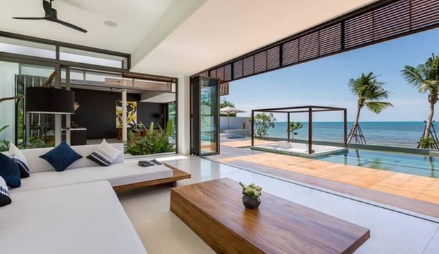 Villa Malouna- Beachfront 4BR + 1 children's lounge in Koh Samui