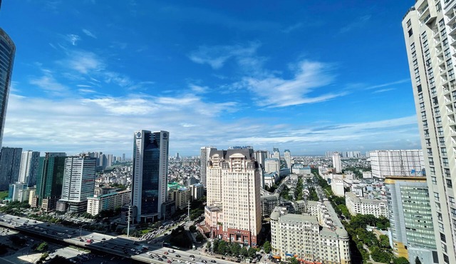 Vinhomes Sky Lake – 2 Bedrooms & 2 Bathrooms, City View