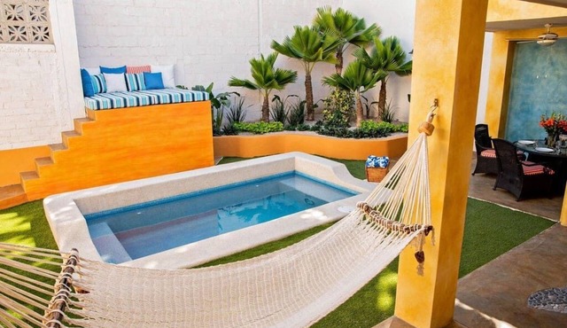 Walk to malecón, private Pool and Garden in Zona Central