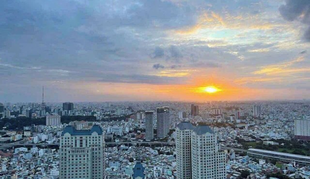 Welcome Vinhome Central park, balcony apartment overlook sparkling Saigonview