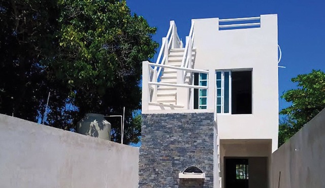 Your family will be close to the beach and lagoon . in Chabihau