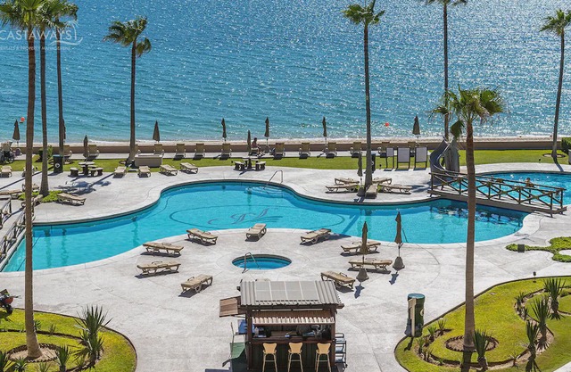 Beachfront Upper Floor Luxury Condo - Sonoran Spa N404 1 BR 1 BA Next to the Pool, High Speed Wi-Fi in Puerto Peñasco