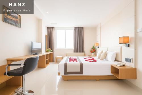S79 Happy Hotel 2