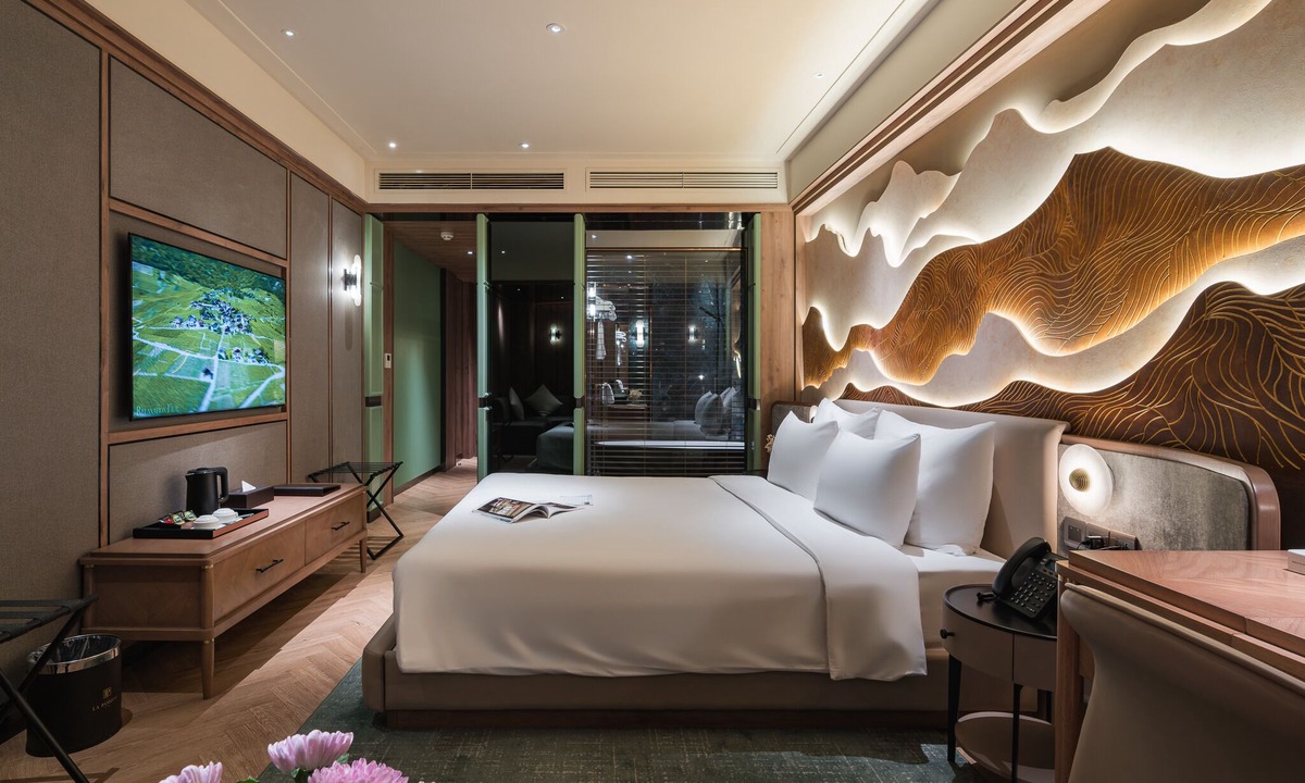 Hang Bac Hotel | La Passion Premium Cau Go Hotel