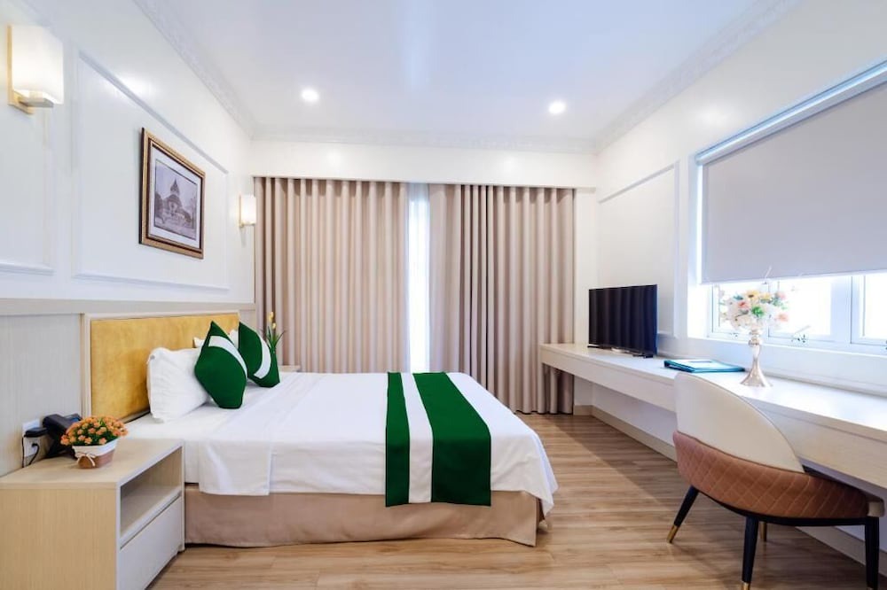 Thai Binh Hostel | White Palace Lam Son Hotel
