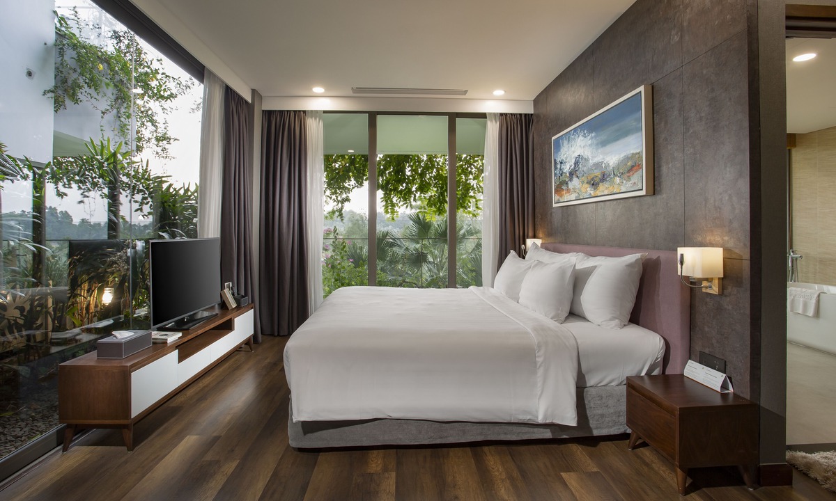 Phuc Yen Hotel | Forest In The Sky Flamingo Dai Lai Resort
