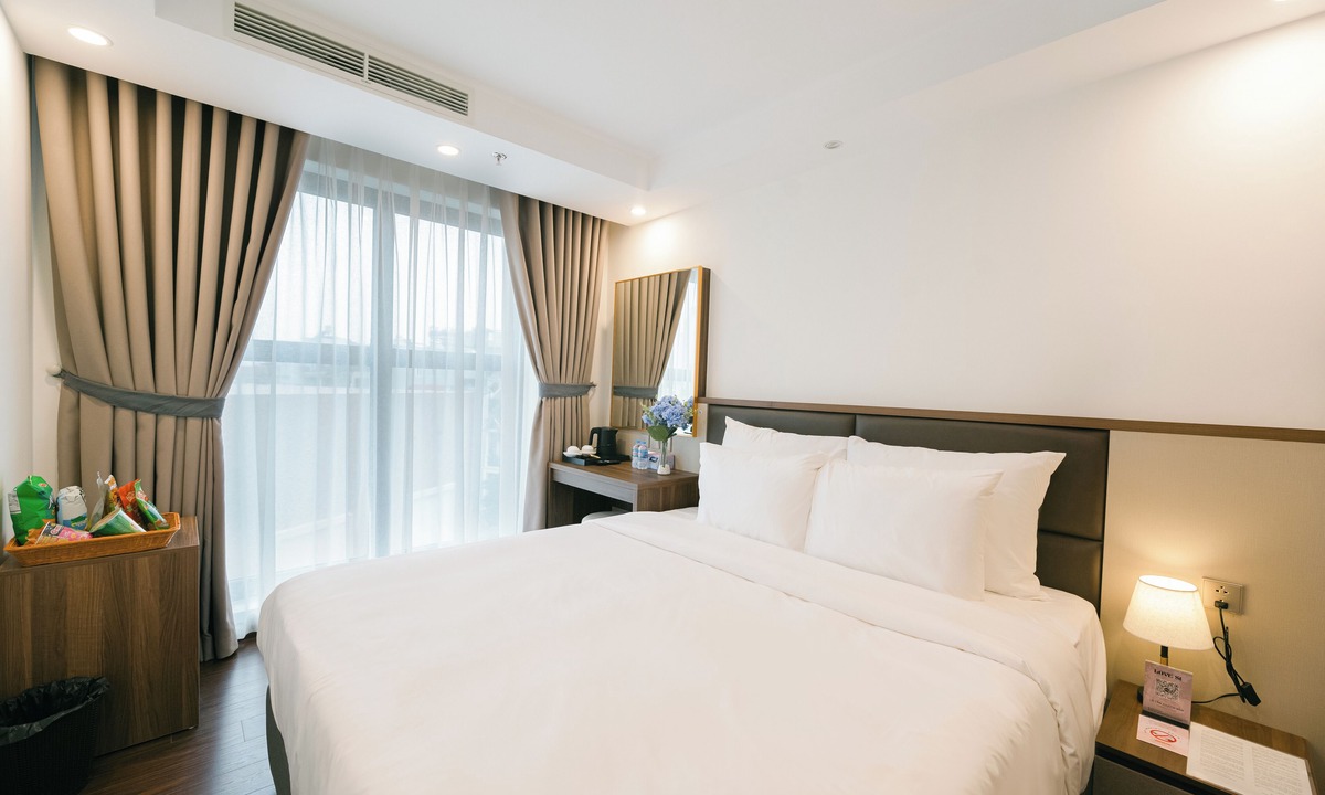 Nhat Tan Hotel | Love St Hotel