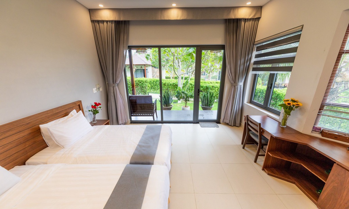 Ong Lang Hotel | Emerald Garden Retreat