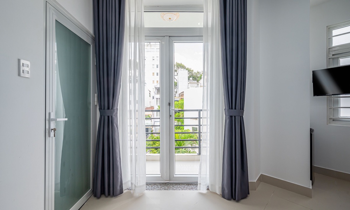 District 5 Apartment | Cozrum Homes - Retro House