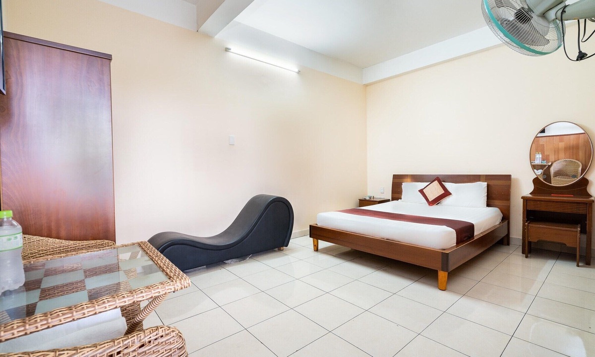 Binh Chanh House | Relaxing Superior Double Room in Hoang Hau
