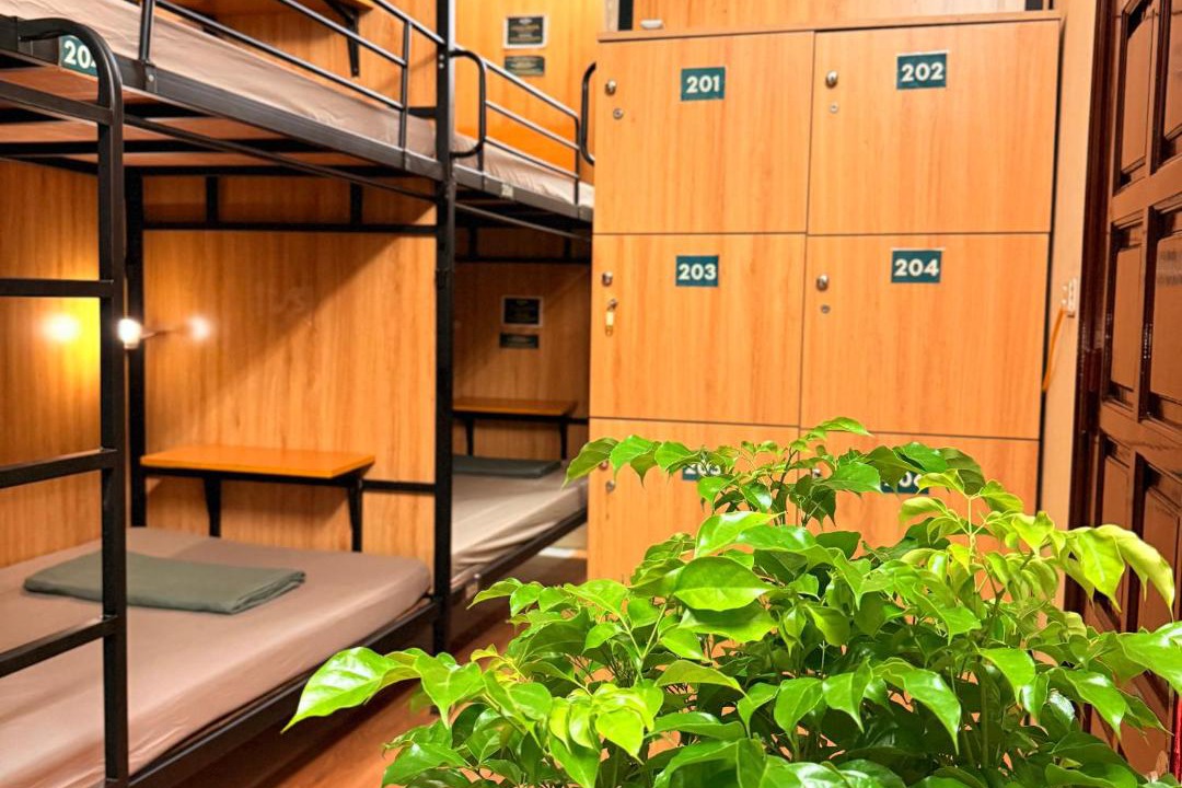 Ba Dinh Hotel | AprilBox Trackside Nomad