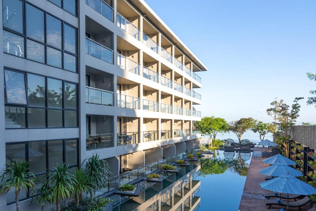 North Pattaya Hotel | Mayaana Beach Resort Pattaya - Formerly Golden Tulip Pattaya Beach Resort