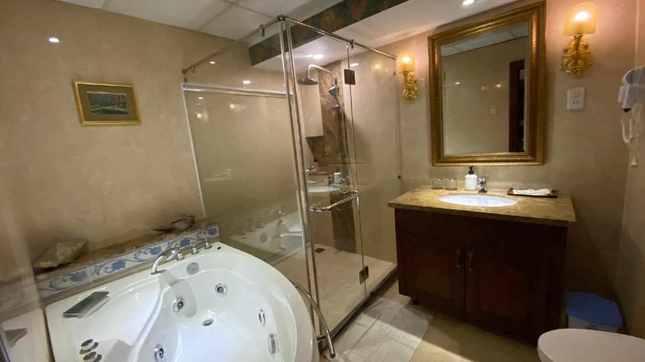 Photo of Bathroom in District 10