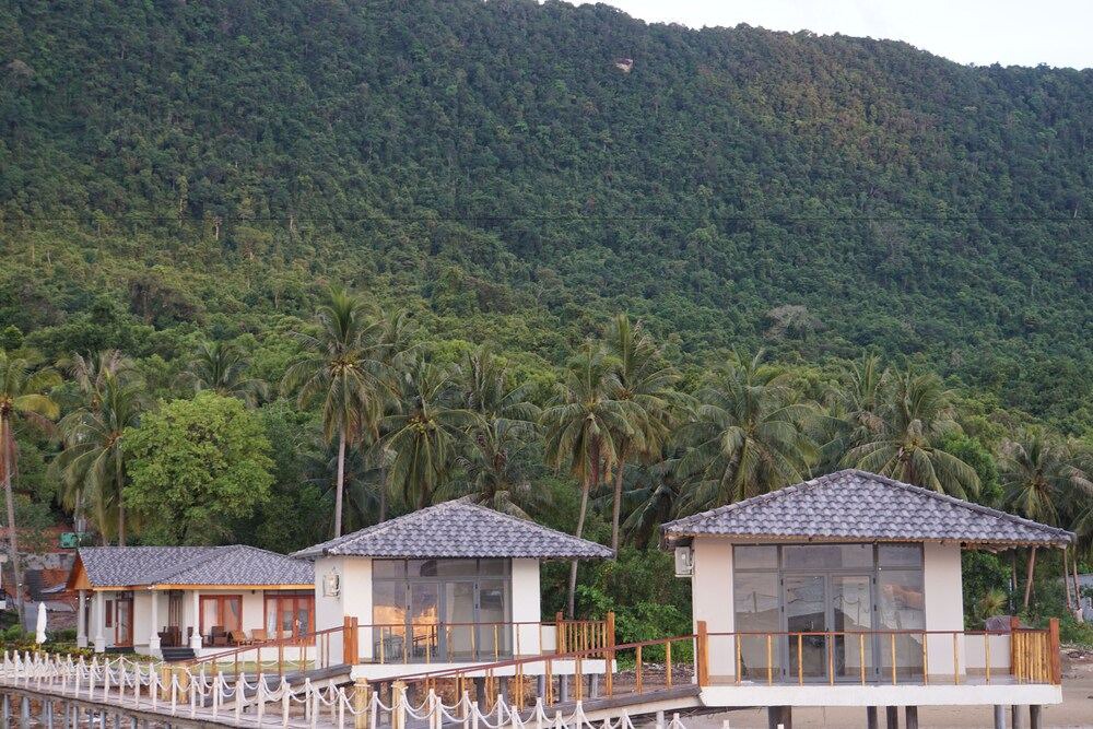Photo of Buildings in Ham Ninh