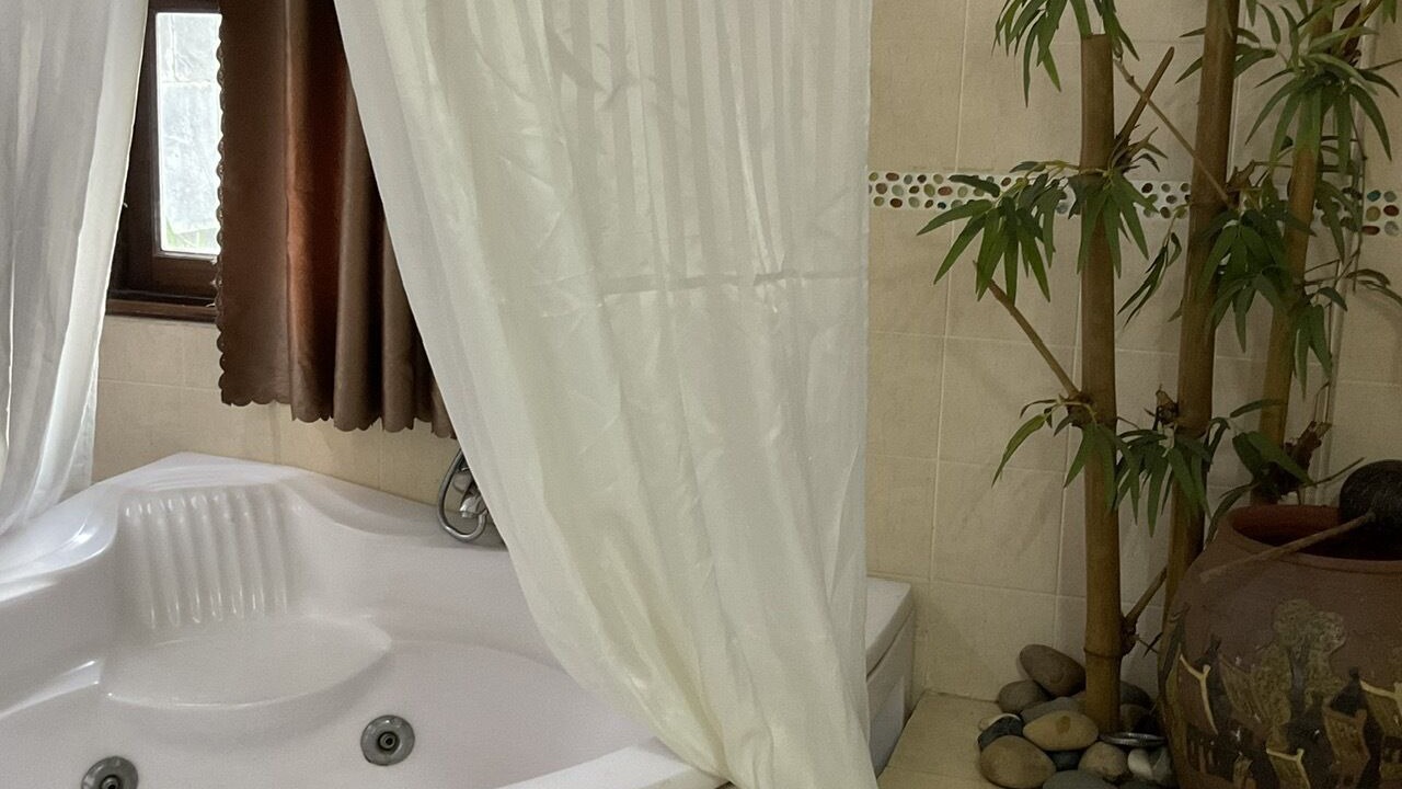 Photo of Bathroom in District 10