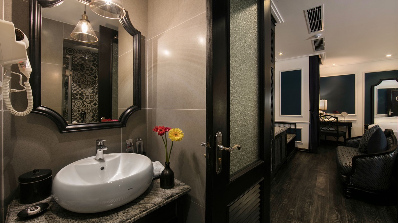 Photo of Bathroom in Old Quarter