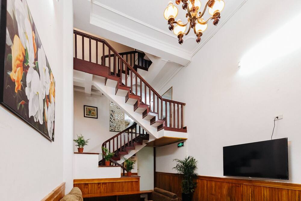 Photo of Livingroom in Van Mieu