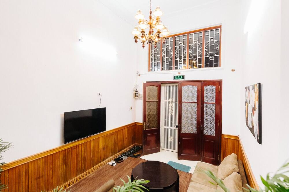 Photo of Livingroom in Van Mieu