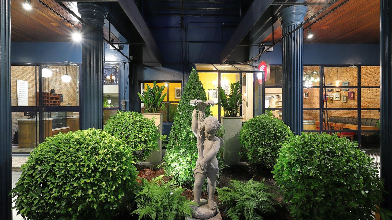 Photo of Outdoor in Samsen Nai