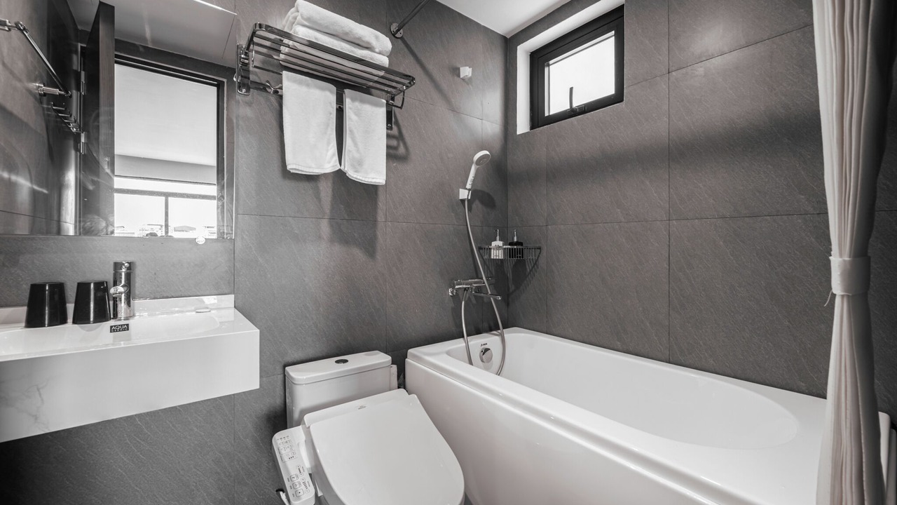 Photo of Bathroom in Ba Dinh