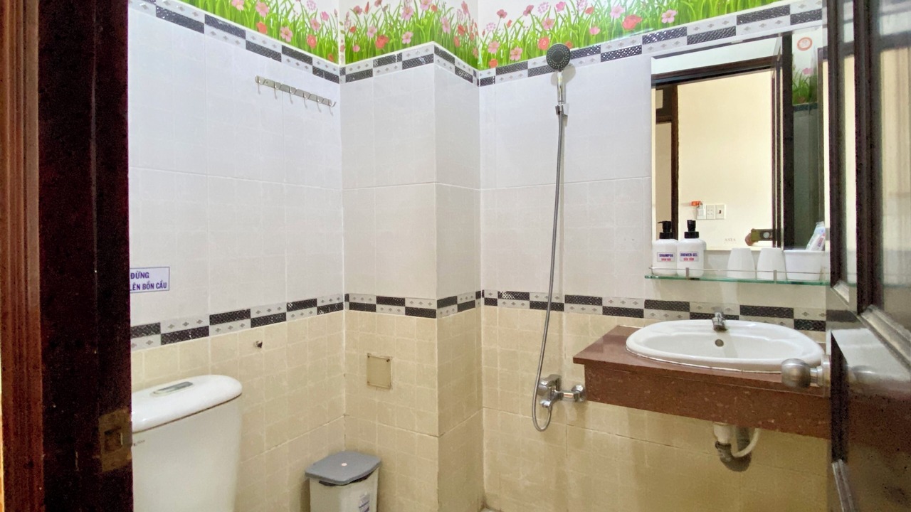 Photo of Bathroom in District 12