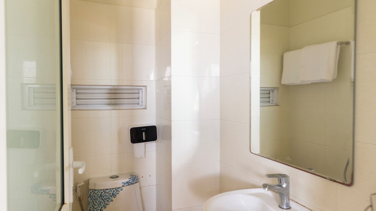 Photo of Bathroom in District 12