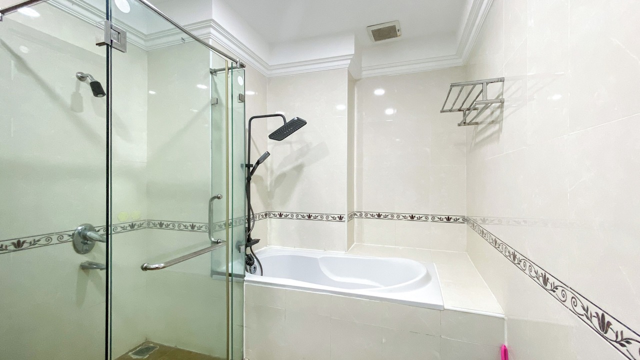 Photo of Bathroom in District 11