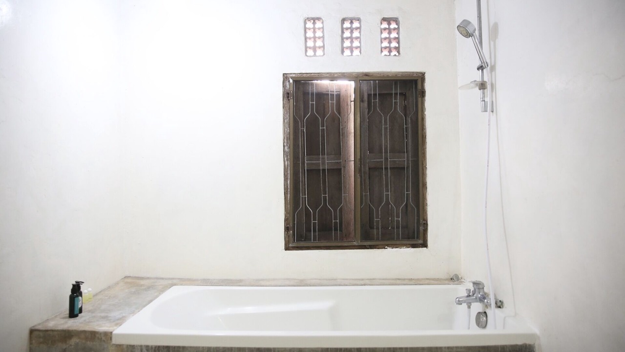 Photo of Bathroom in Wat Ket