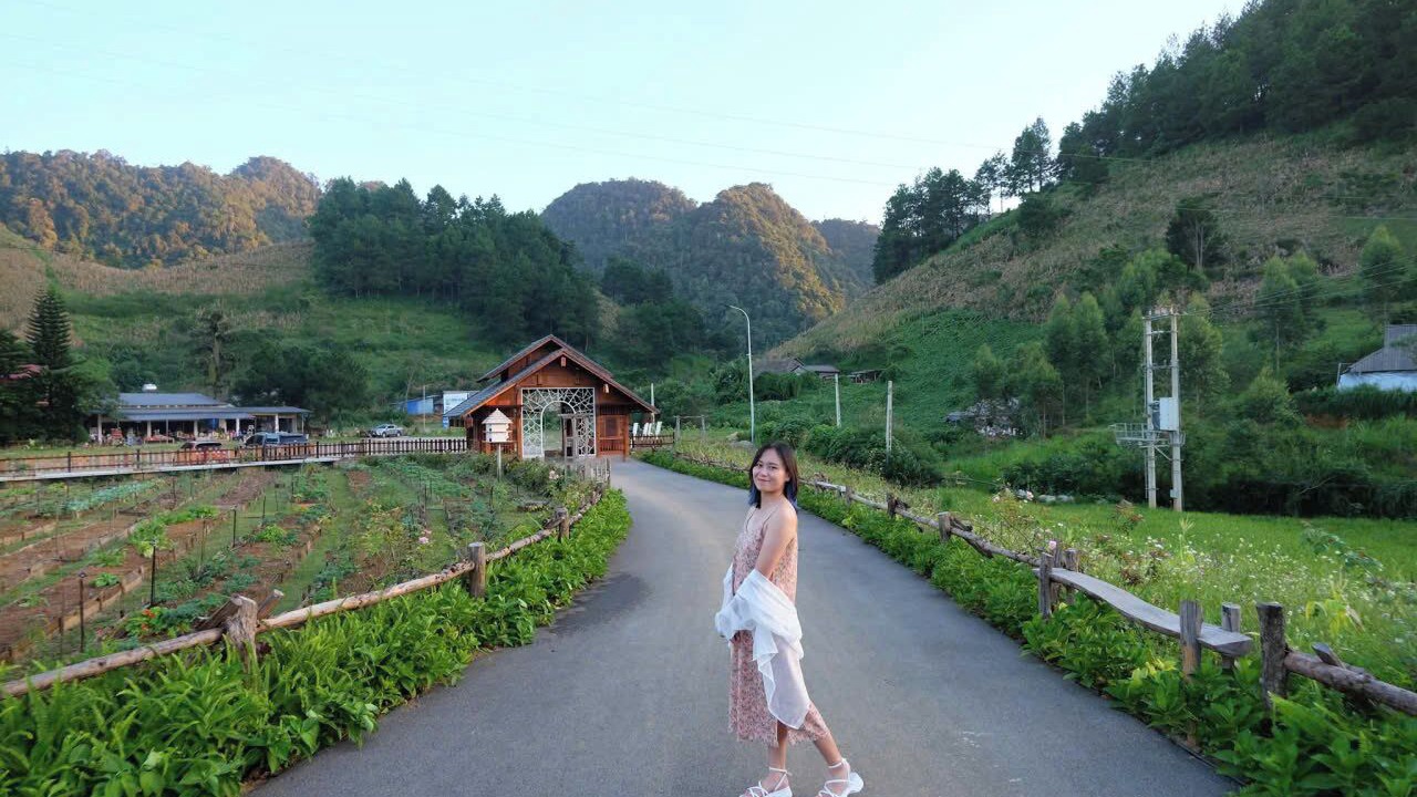 Photo of Others in Van Ho