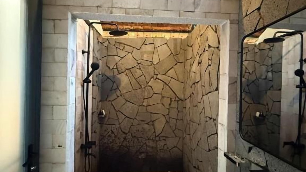 Photo of Bathroom in Ong Lang