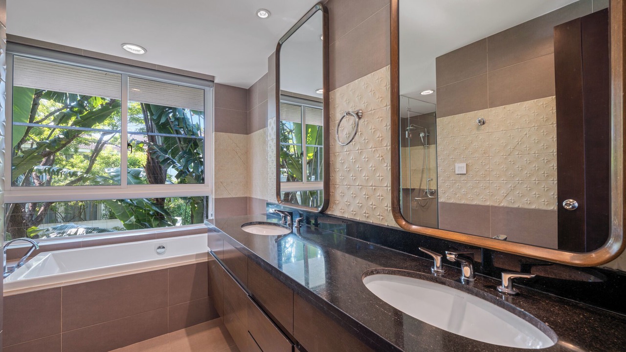 Photo of Bathroom in Ngu Hanh Son