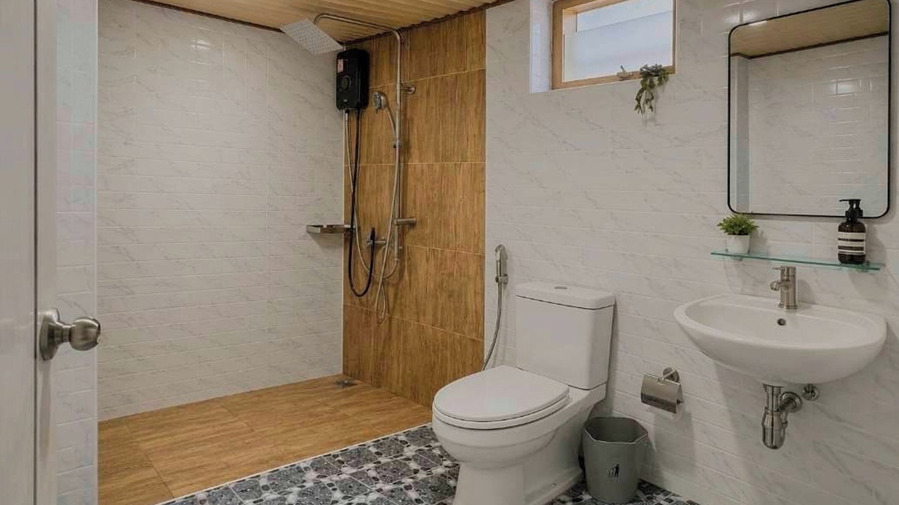Photo of Bathroom in Phrom Khiri