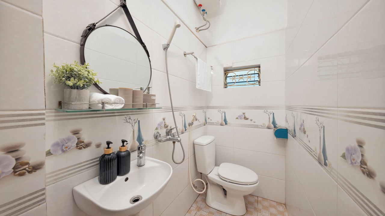 Photo of Bathroom in Tay Ho