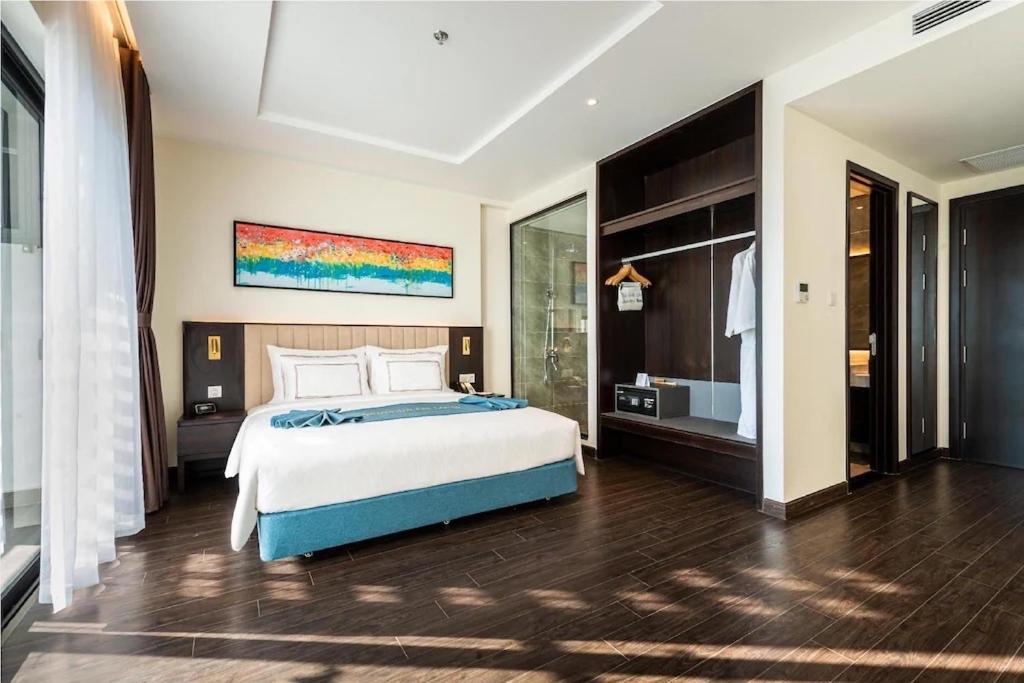 Photo of Bedroom in Hon Gai