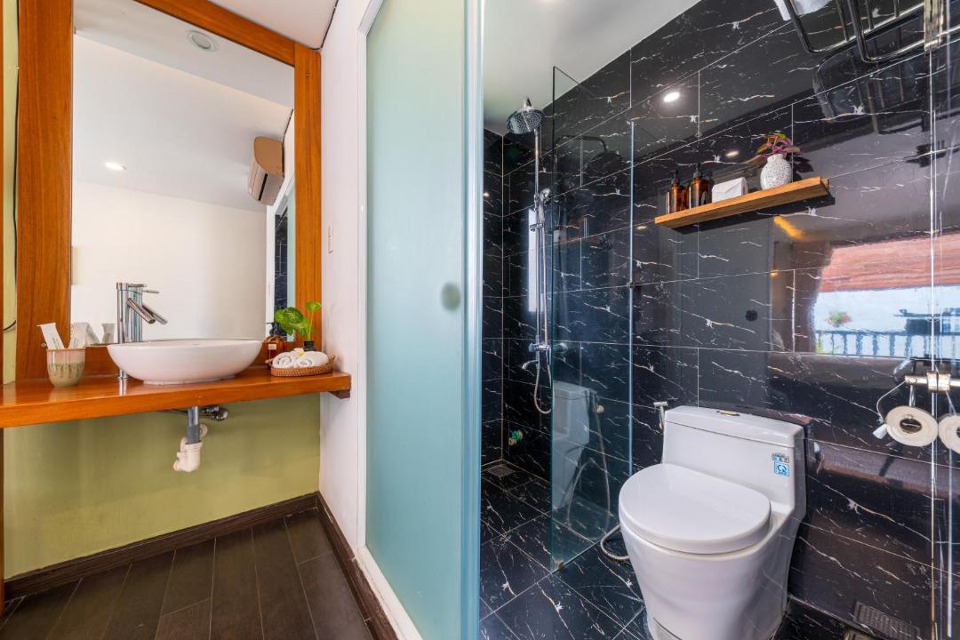 Photo of Bathroom in Cua Đai