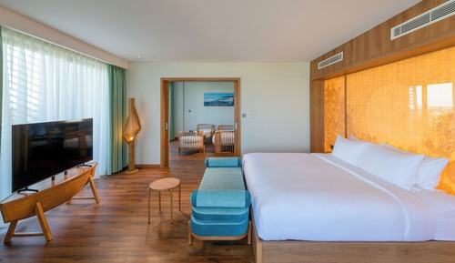 Executive Suite (VIP Lounge Access)