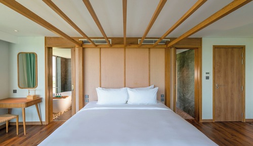 Penthouse (VIP Lounge Access)