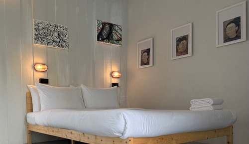 Standard Room, 1 Queen Bed, Non Smoking, Private Bathroom