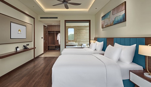 Deluxe Twin Room, Bathtub, City View