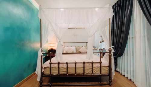 Young Farmer (King Bed)