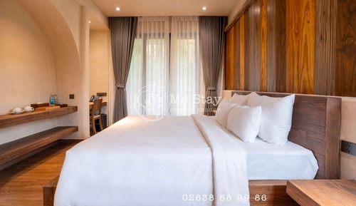 BALCONY ROOM