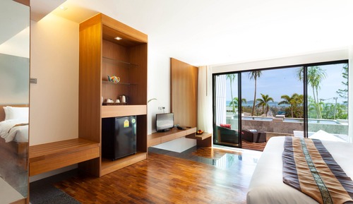 Junior Suite (Pool Access)