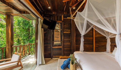 Ocean Breeze Bungalow King