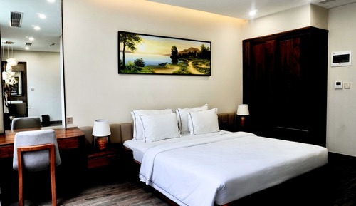 Studio, 1 King Bed, Balcony